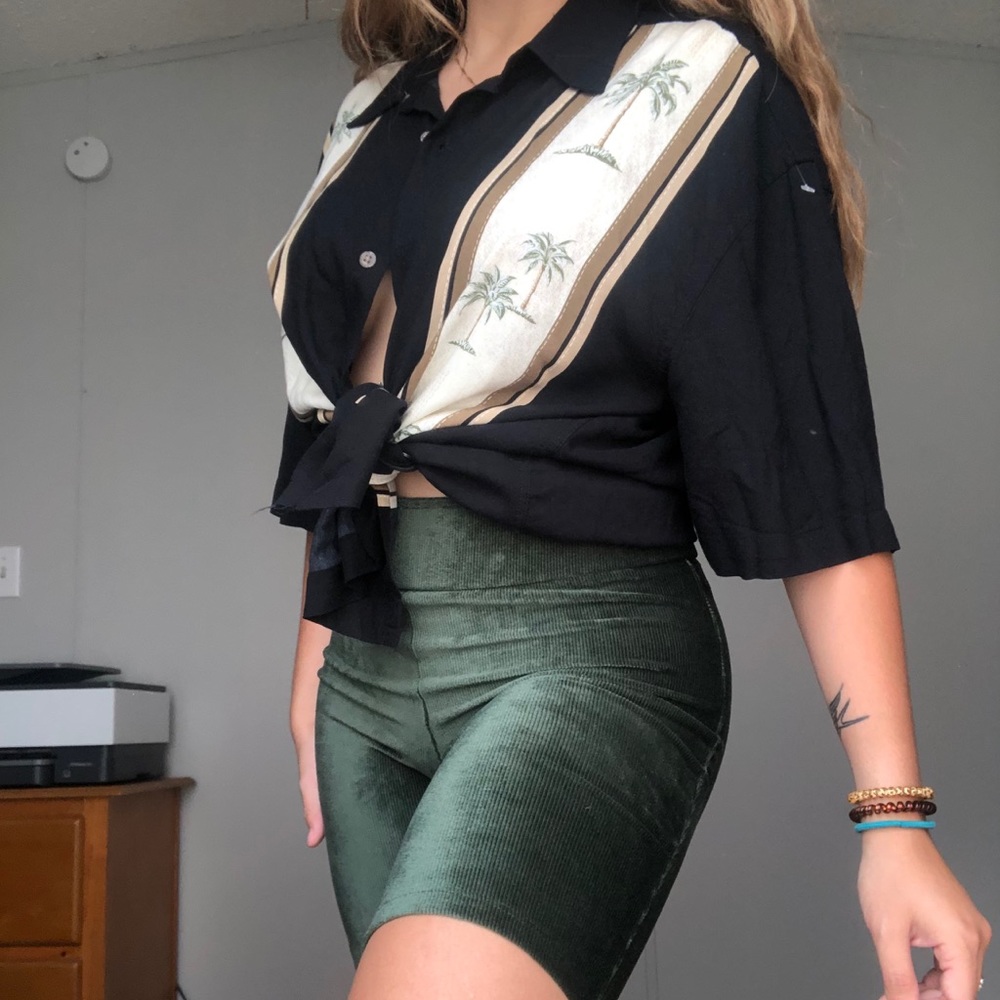Palm Tree button down!! - Picture 2 of 4